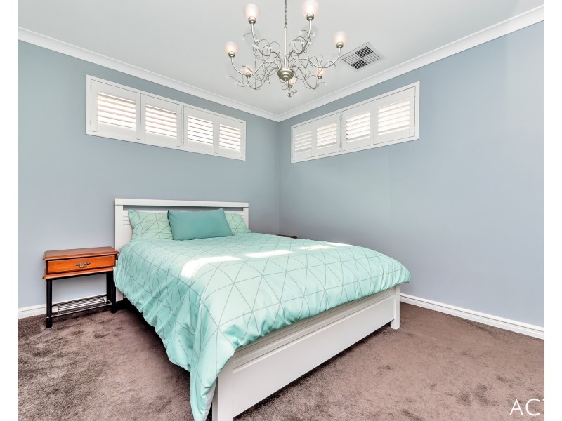 30 Erins Isle, Dudley Park WA 6210