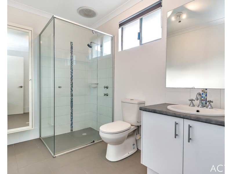 30 Erins Isle, Dudley Park WA 6210