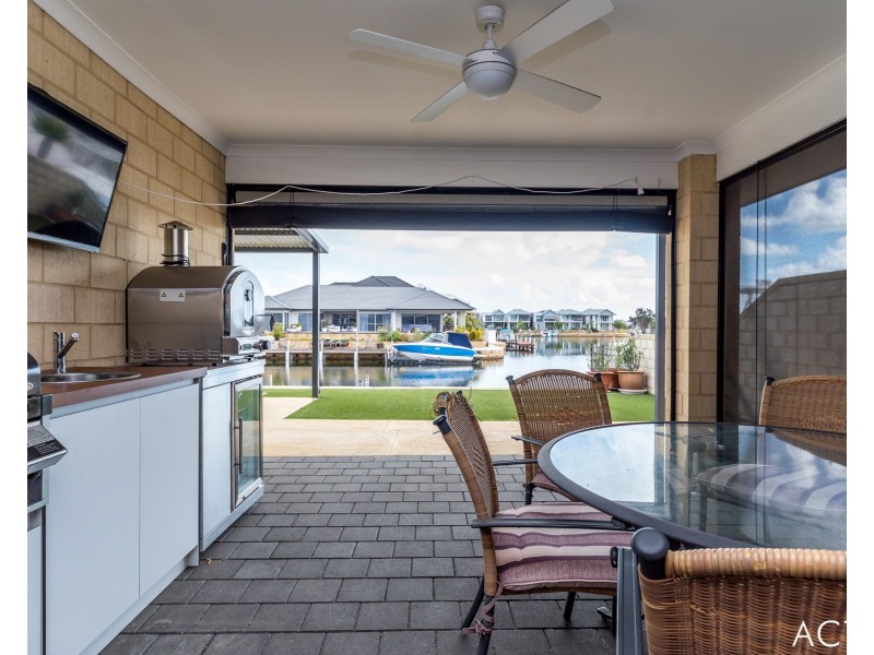 30 Erins Isle, Dudley Park WA 6210