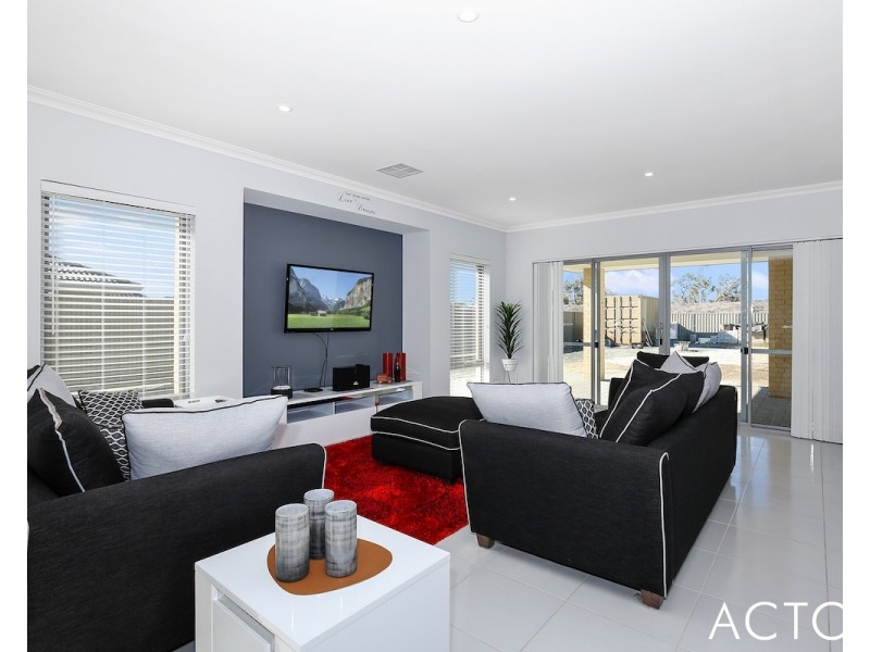 99 Weewar Circuit, South Yunderup WA 6208