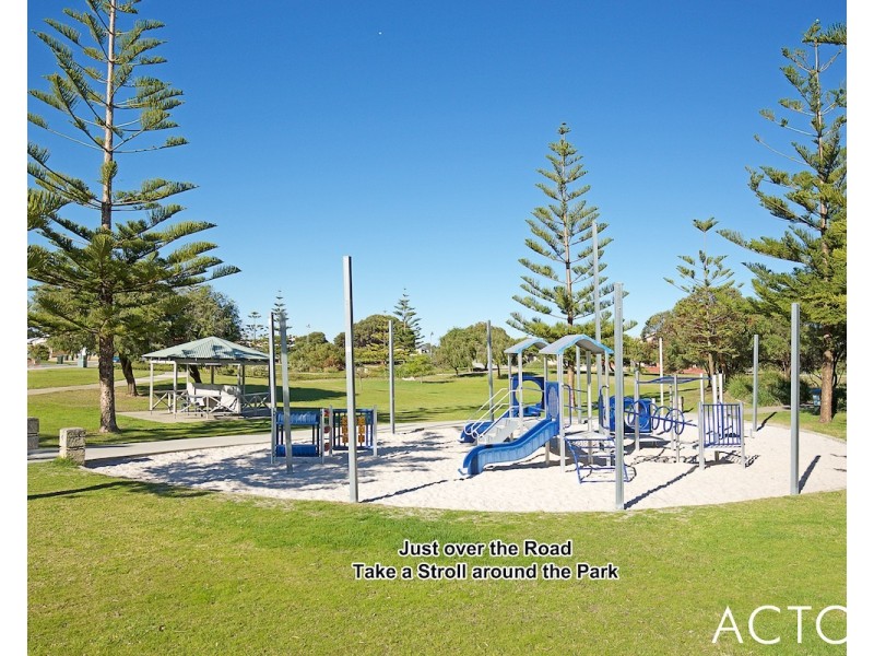26 Boardwalk Blvd, Halls Head WA 6210