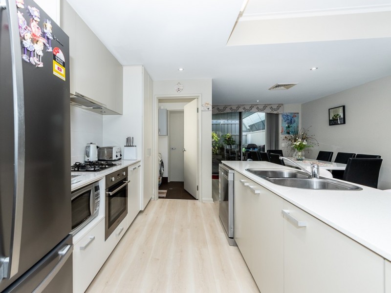 35 Middleton Loop, Meadow Springs WA 6210