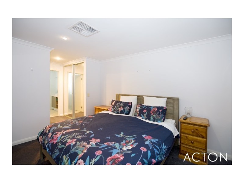 6 Arcot Court, Meadow Springs WA 6210