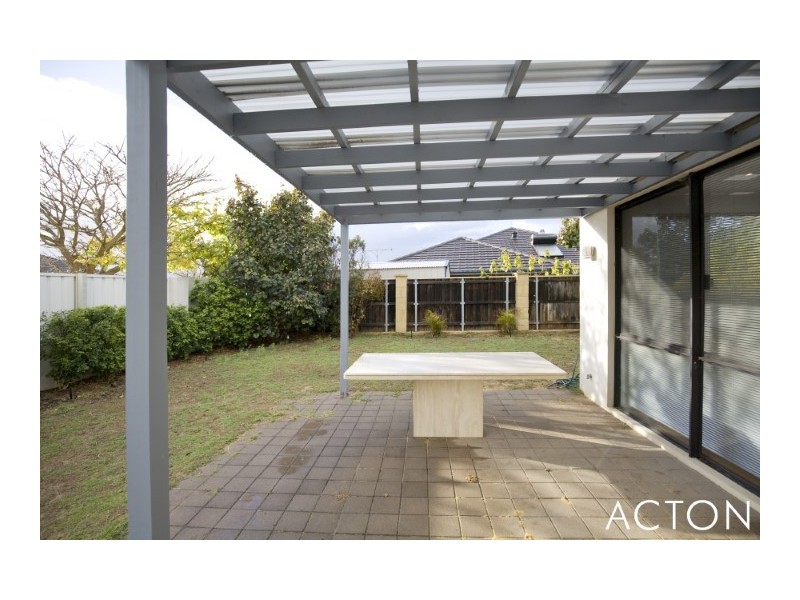 6 Arcot Court, Meadow Springs WA 6210