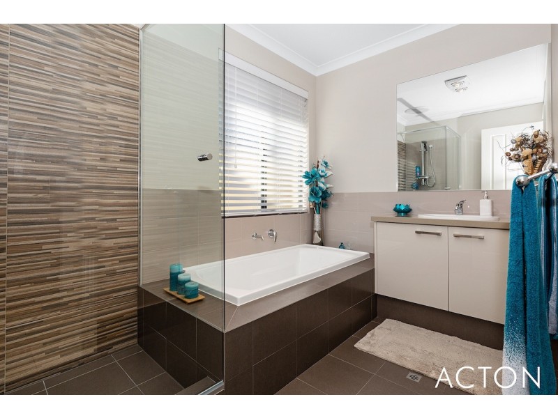 6 Hawley Way, Madora Bay WA 6210