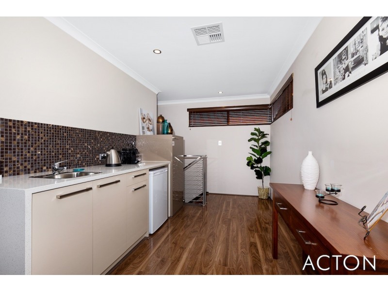 6 Hawley Way, Madora Bay WA 6210