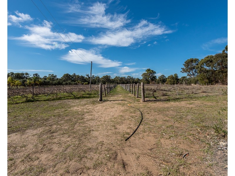 286 Newnham Road, Lake Clifton WA 6215