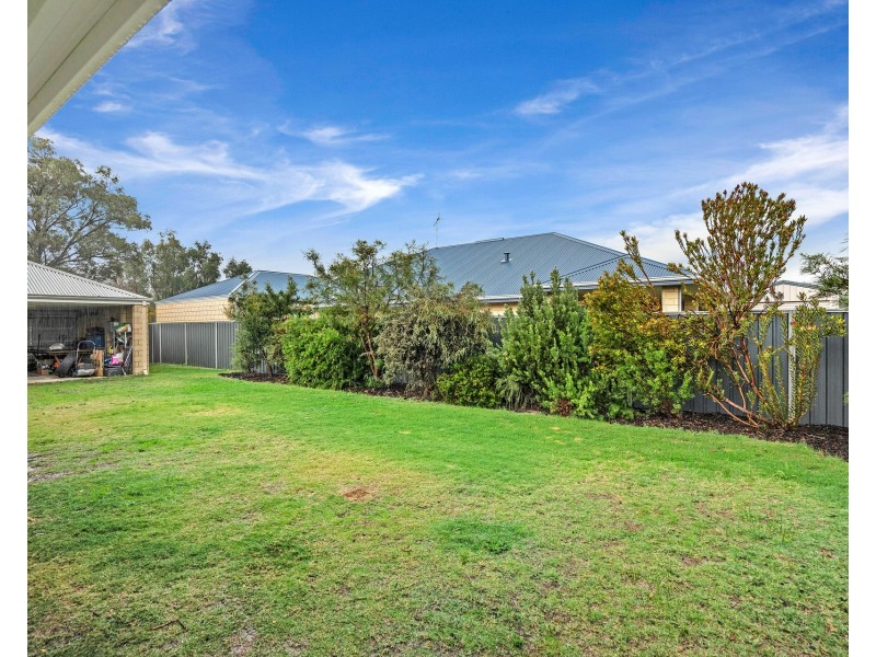 42 Lukin Loop, Pinjarra WA 6208