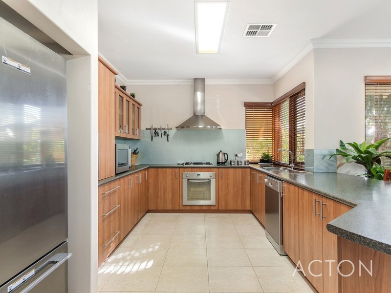 7 Britawast Road, Madora Bay WA 6210