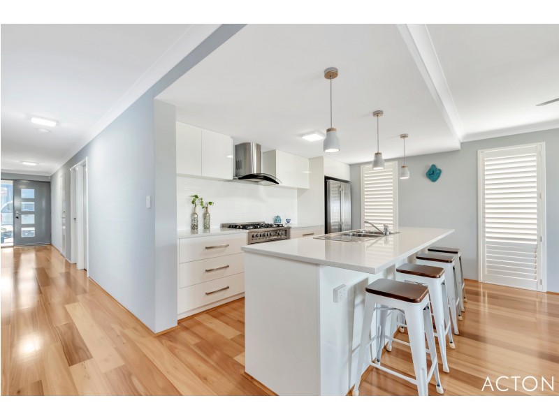 17 Arcadia Close, Dudley Park WA 6210