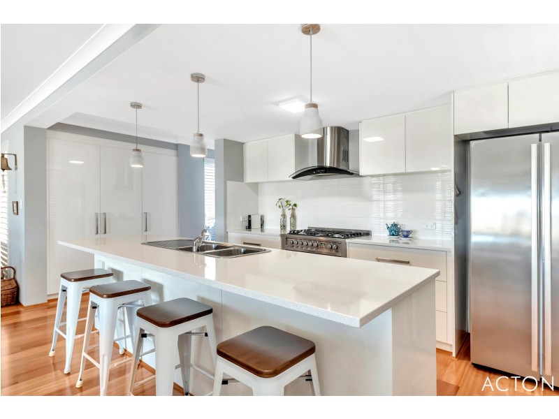 17 Arcadia Close, Dudley Park WA 6210