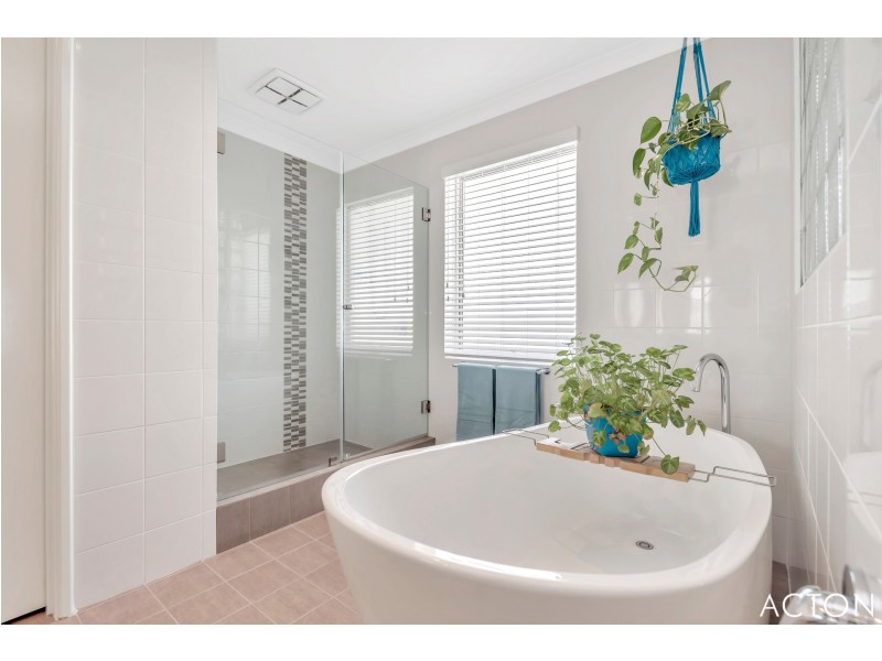 17 Arcadia Close, Dudley Park WA 6210