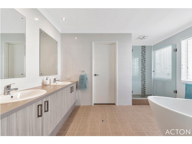 17 Arcadia Close, Dudley Park WA 6210