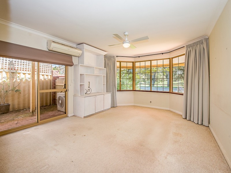 2/1 Glenroy Close, Halls Head WA 6210
