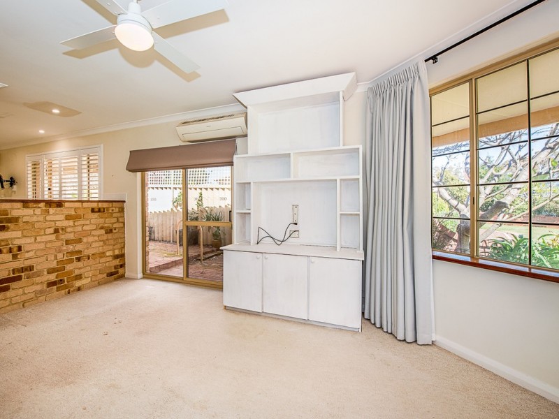 2/1 Glenroy Close, Halls Head WA 6210