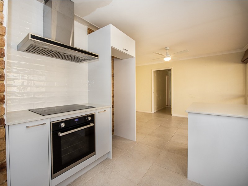 2/1 Glenroy Close, Halls Head WA 6210