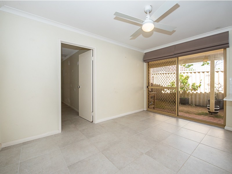 2/1 Glenroy Close, Halls Head WA 6210