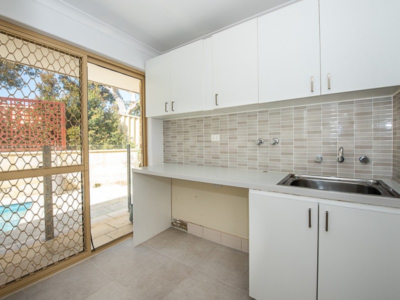 2/1 Glenroy Close, Halls Head WA 6210