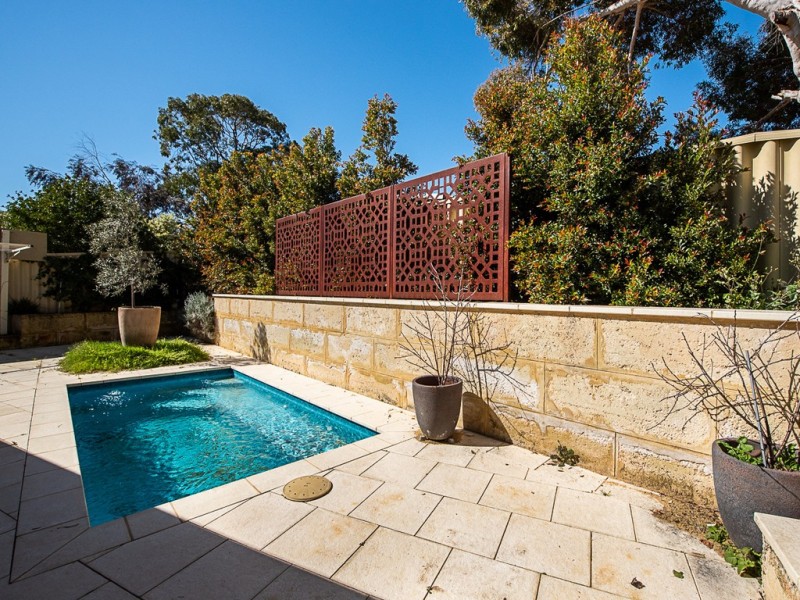 2/1 Glenroy Close, Halls Head WA 6210