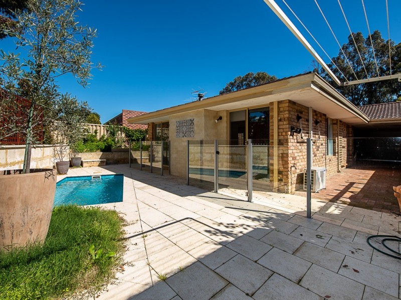 2/1 Glenroy Close, Halls Head WA 6210