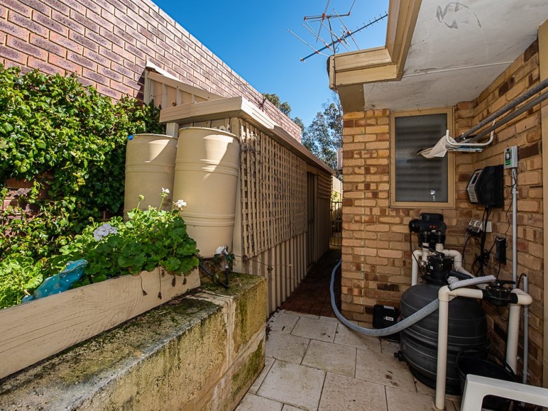2/1 Glenroy Close, Halls Head WA 6210