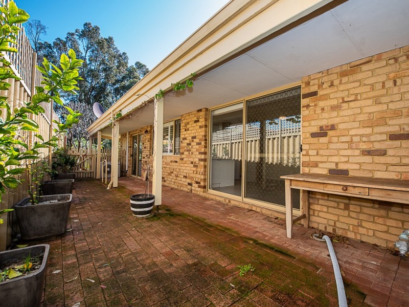 2/1 Glenroy Close, Halls Head WA 6210