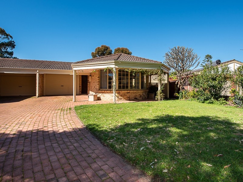 2/1 Glenroy Close, Halls Head WA 6210