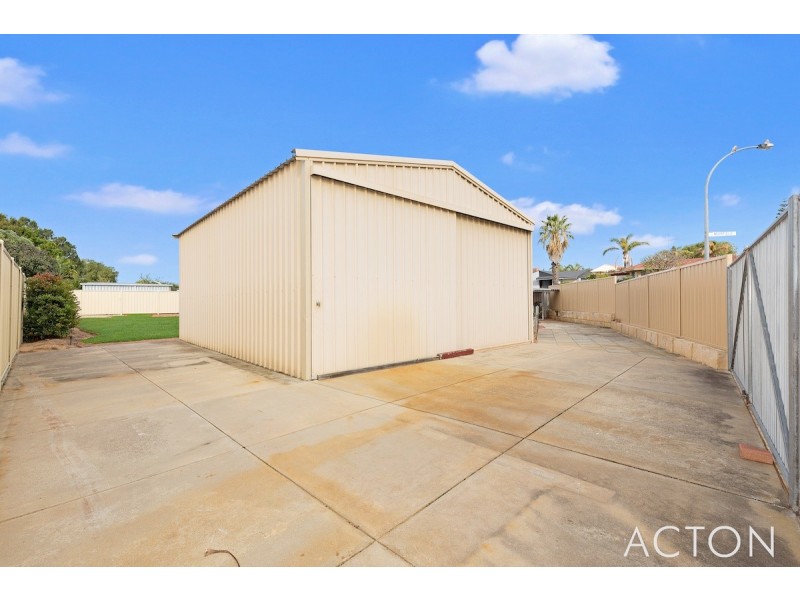 12 Gleneagles Place, Halls Head WA 6210