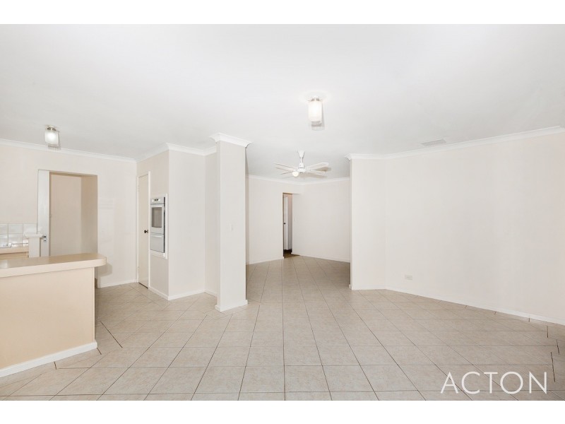 12 Gleneagles Place, Halls Head WA 6210