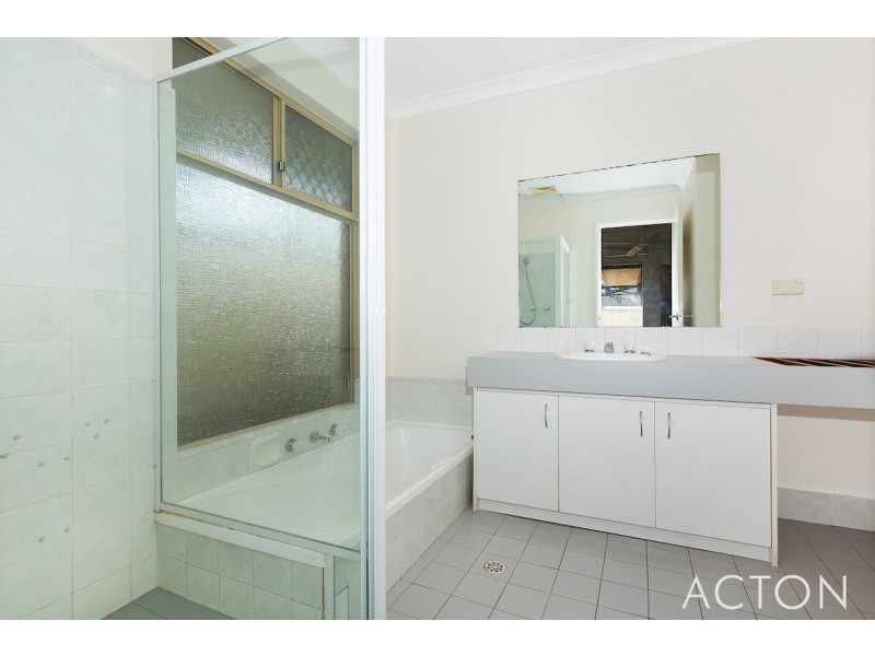 12 Gleneagles Place, Halls Head WA 6210
