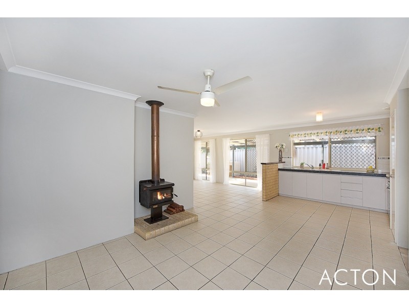 6 La Grange Place, Meadow Springs WA 6210