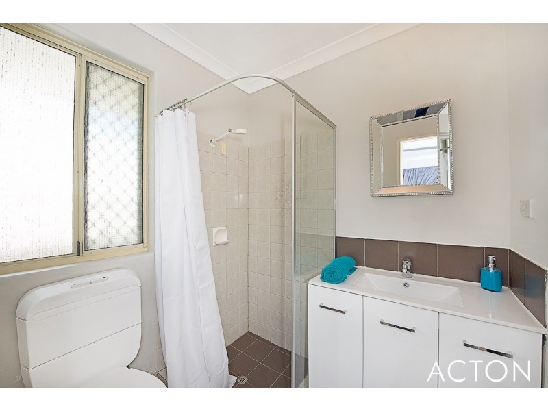 6 La Grange Place, Meadow Springs WA 6210