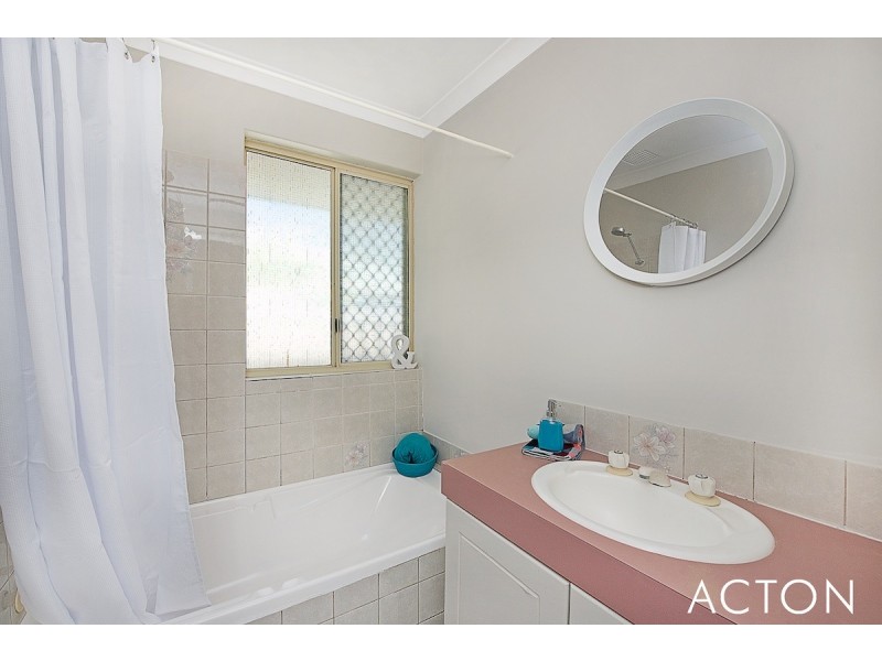6 La Grange Place, Meadow Springs WA 6210