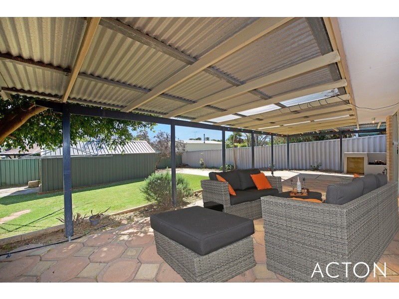 6 La Grange Place, Meadow Springs WA 6210