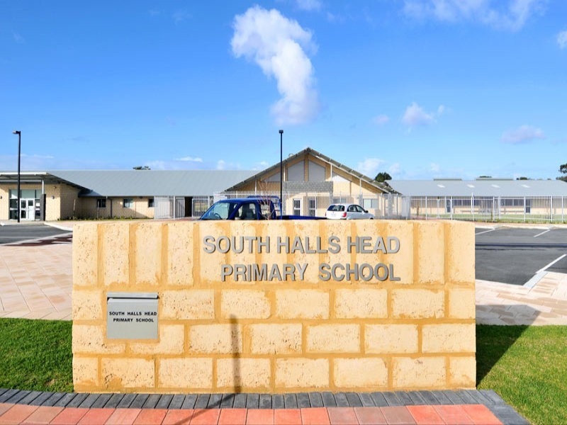 14B Lambourne Place, Halls Head WA 6210