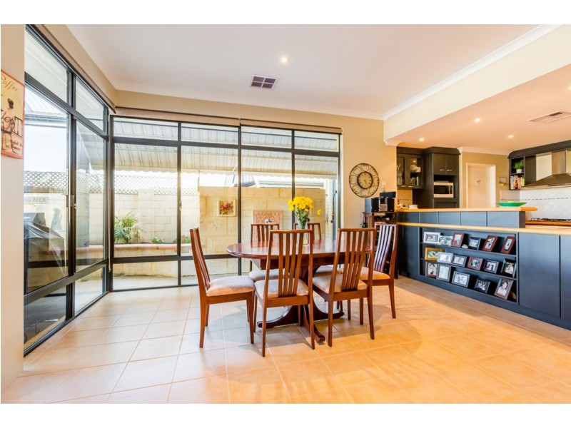 8 Leisure Way, Halls Head WA 6210