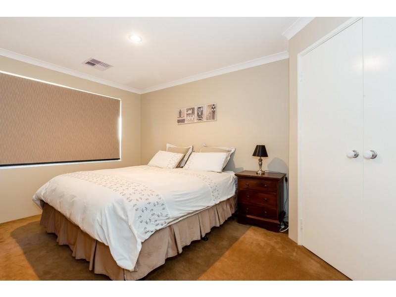 8 Leisure Way, Halls Head WA 6210