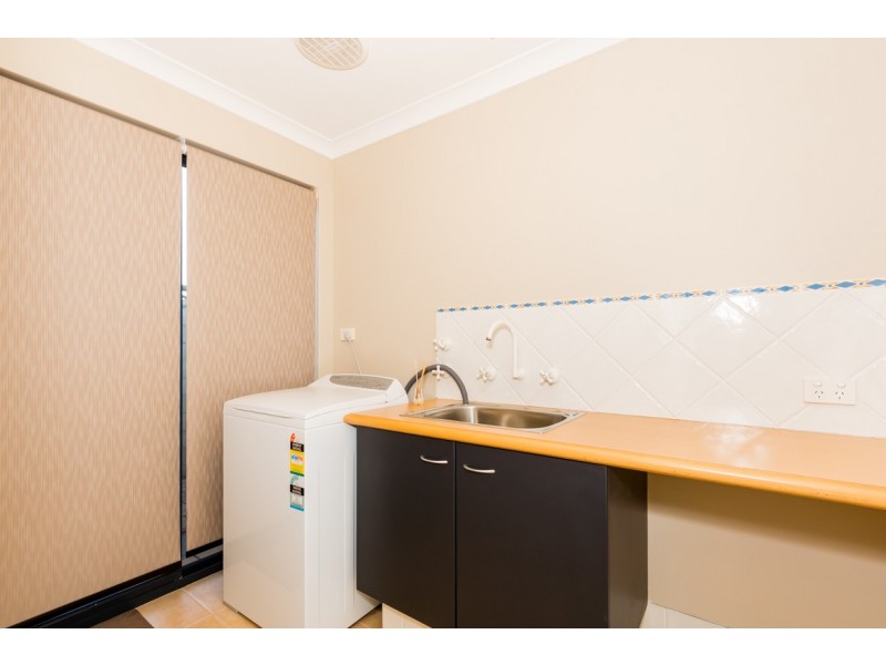 8 Leisure Way, Halls Head WA 6210