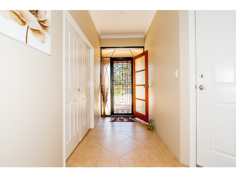 8 Leisure Way, Halls Head WA 6210