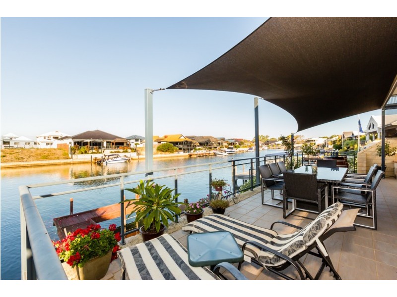 8 Leisure Way, Halls Head WA 6210