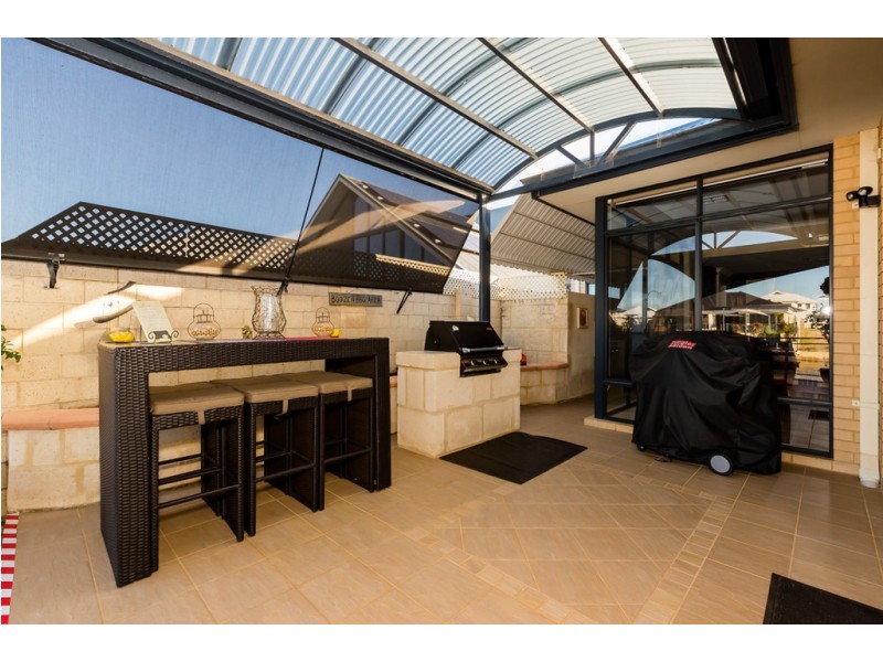 8 Leisure Way, Halls Head WA 6210