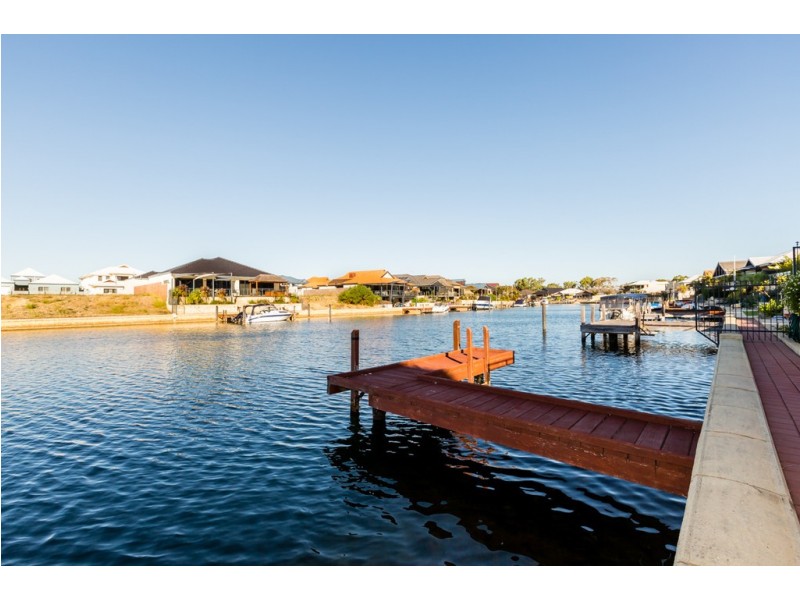 8 Leisure Way, Halls Head WA 6210