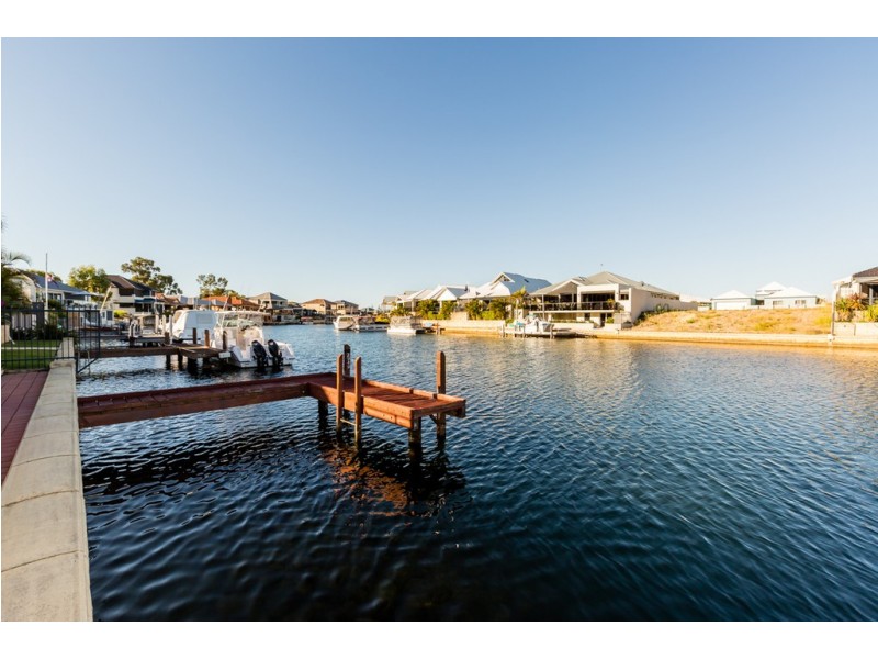 8 Leisure Way, Halls Head WA 6210