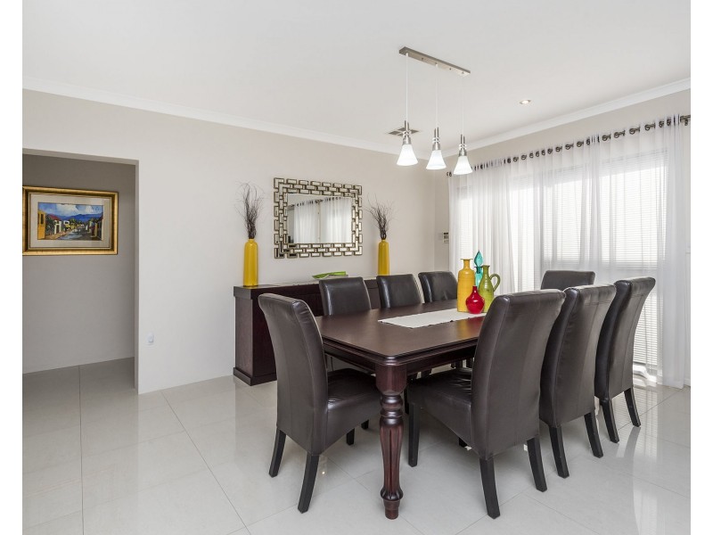 16 Scottsdale Turn, Meadow Springs WA 6210