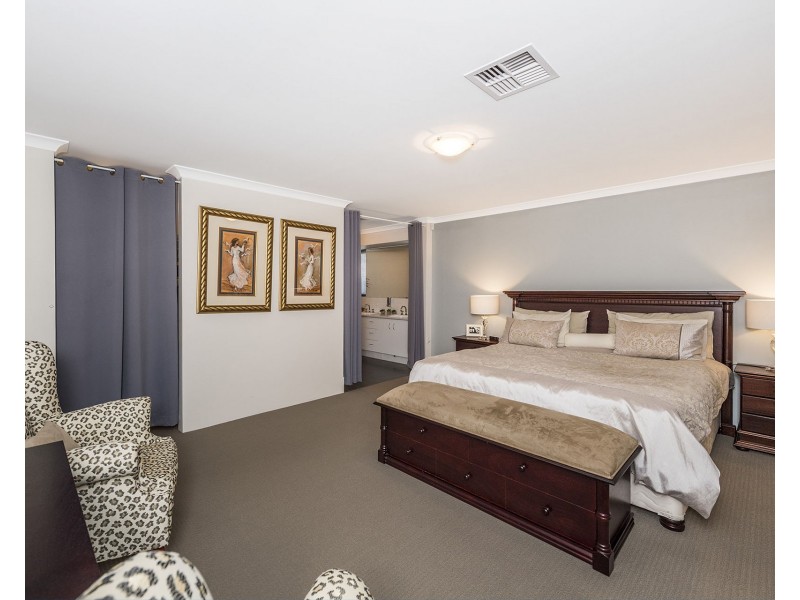 16 Scottsdale Turn, Meadow Springs WA 6210