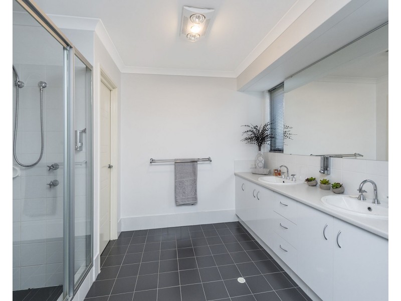 16 Scottsdale Turn, Meadow Springs WA 6210