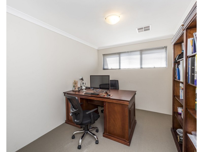 16 Scottsdale Turn, Meadow Springs WA 6210