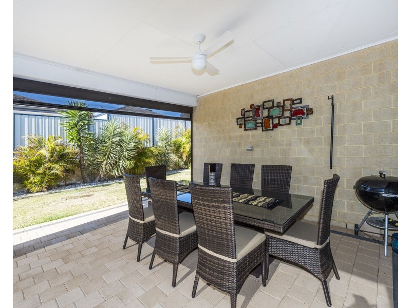 16 Scottsdale Turn, Meadow Springs WA 6210