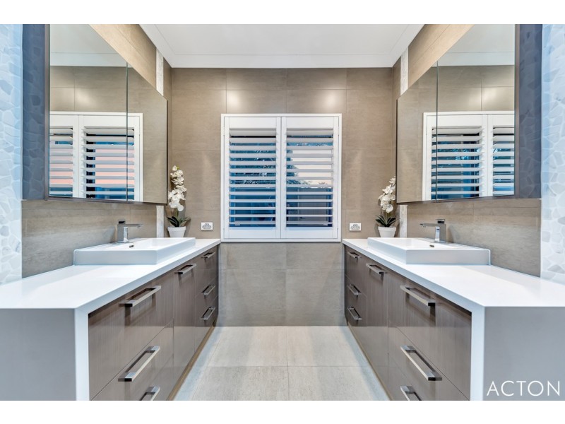 1 Anniston Loop, Meadow Springs WA 6210