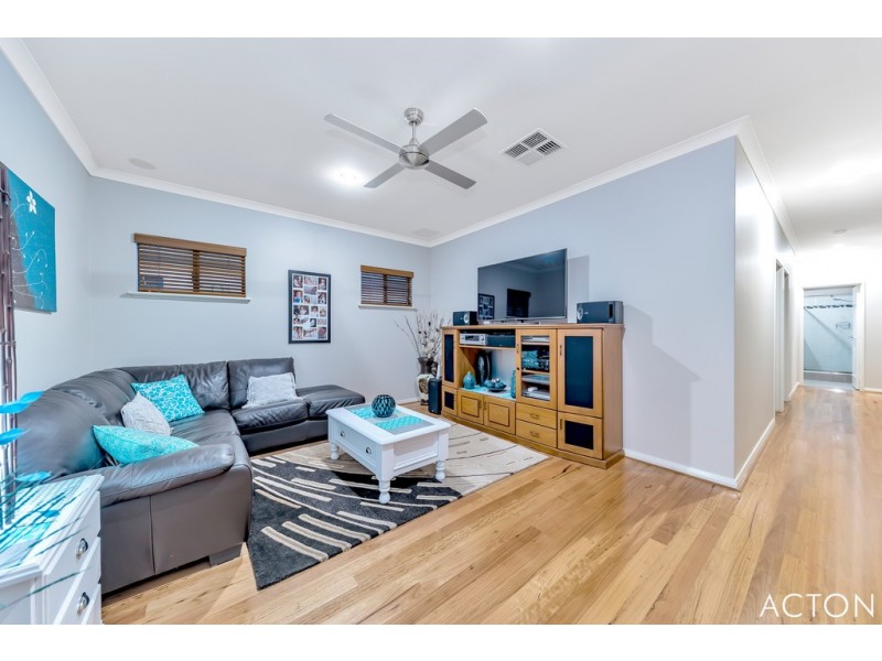 1 Anniston Loop, Meadow Springs WA 6210